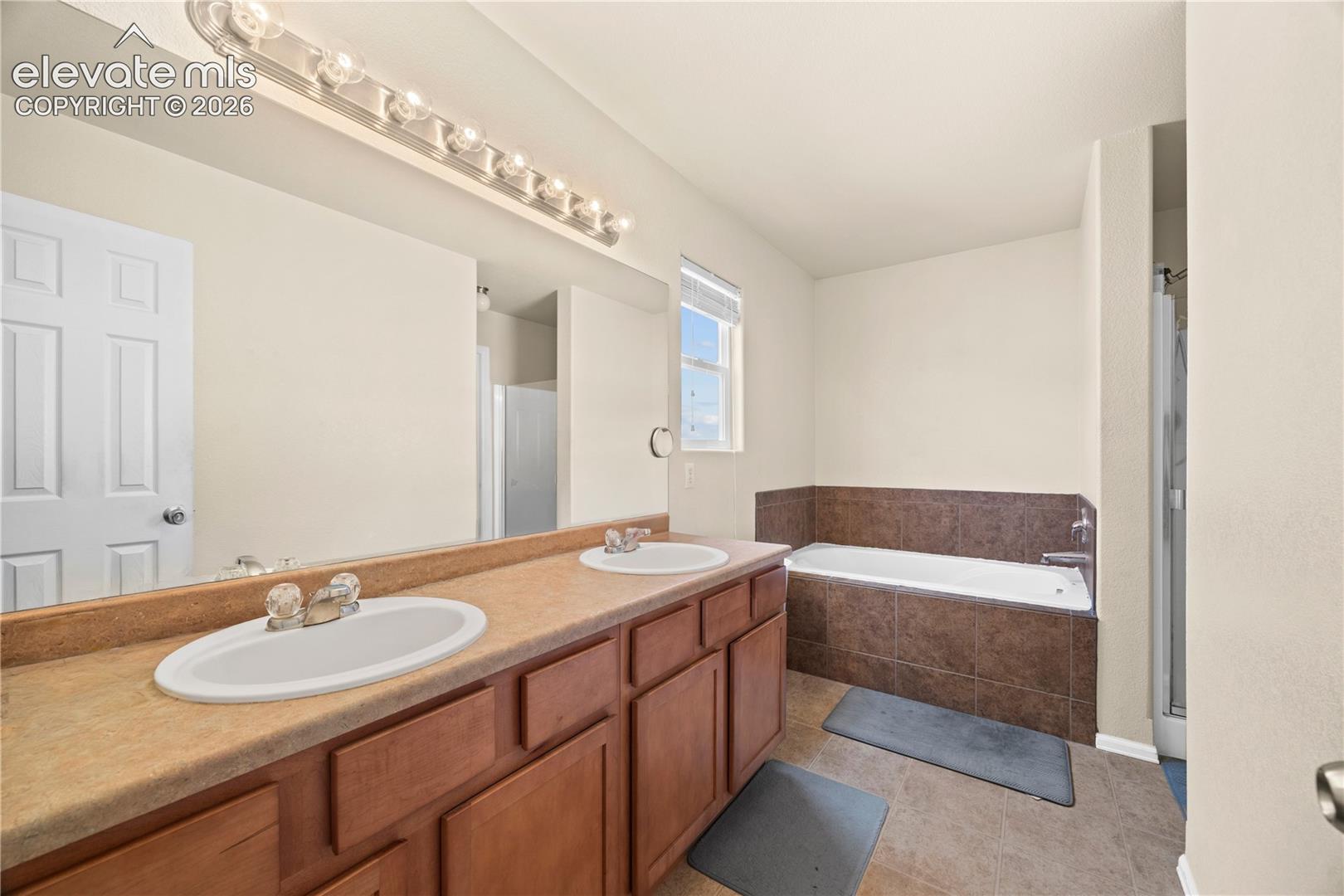 7569 Chenoa Court, photo 26