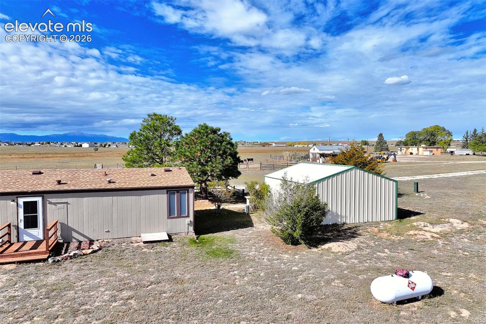 Listing photo 3 for 6375 Field View