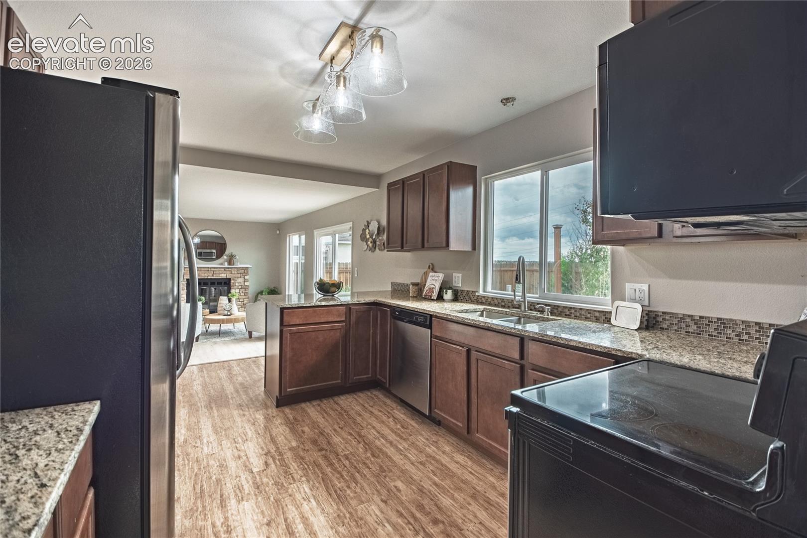 Listing photo 11 for 4325 Ramblewood Drive