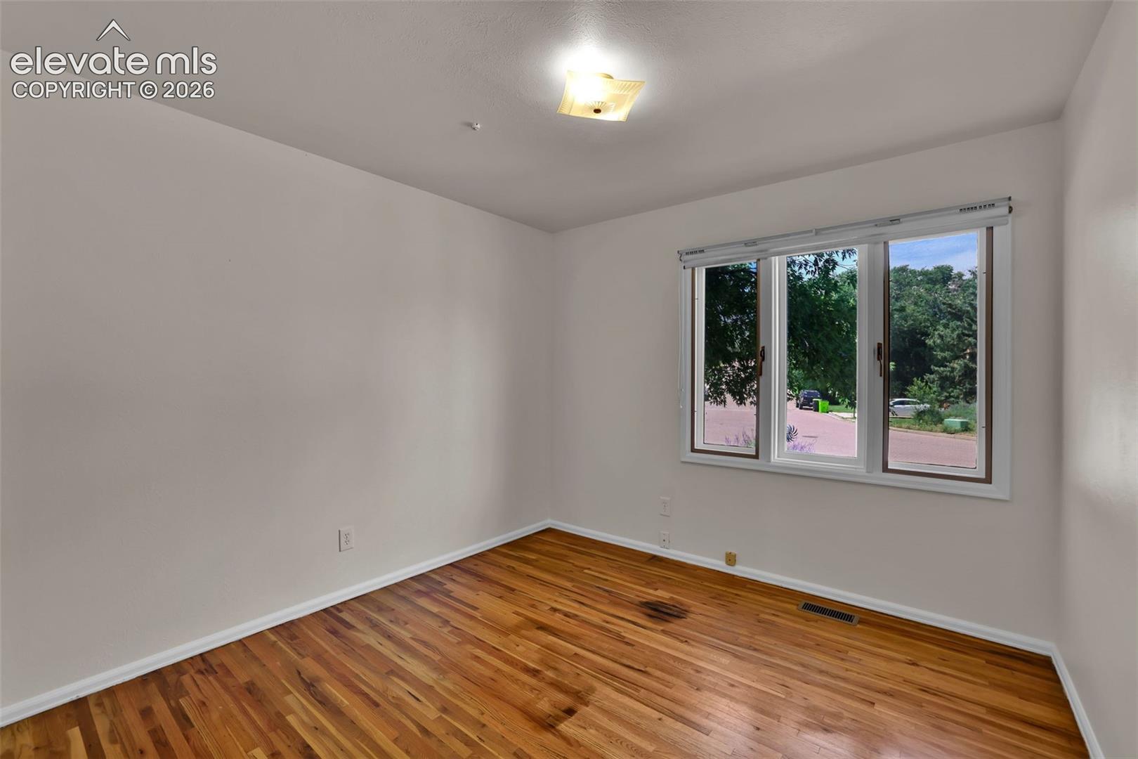 Listing photo 18 for 223 Crystal Hills Boulevard