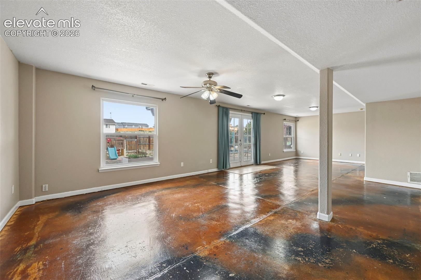 Listing photo 15 for 979 S Alexis Lane