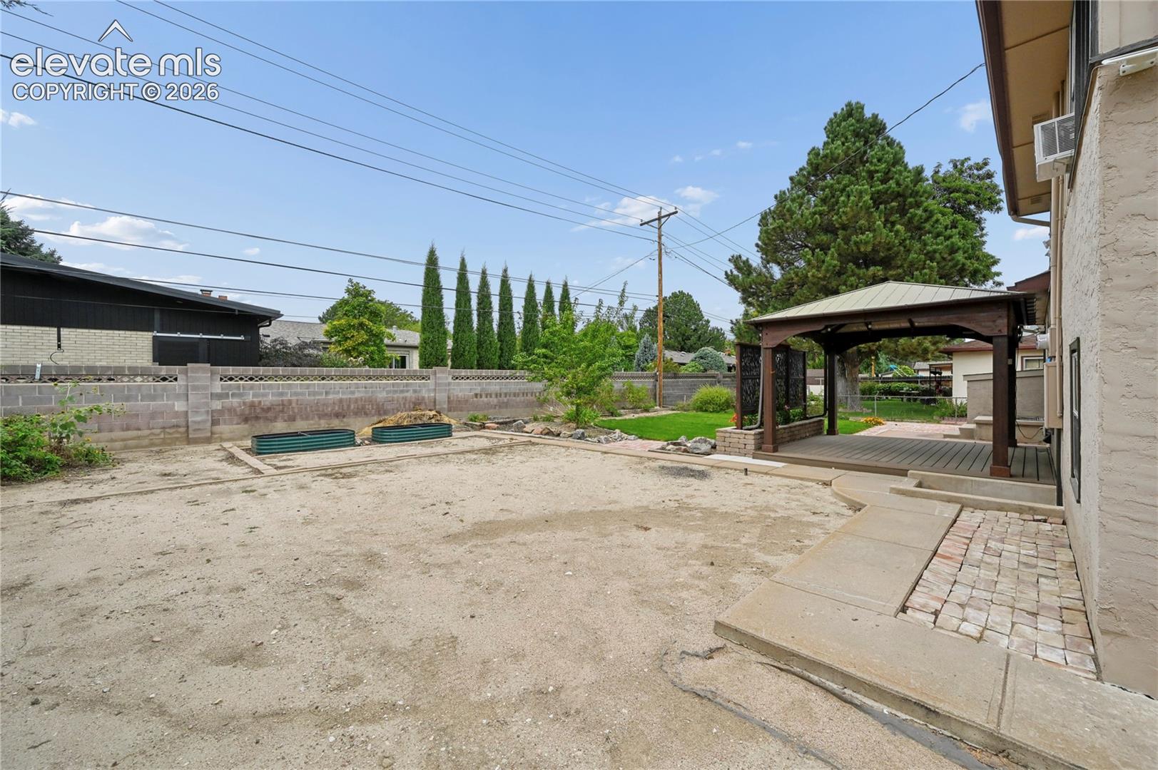 Listing photo 48 for 801 Westacres Avenue