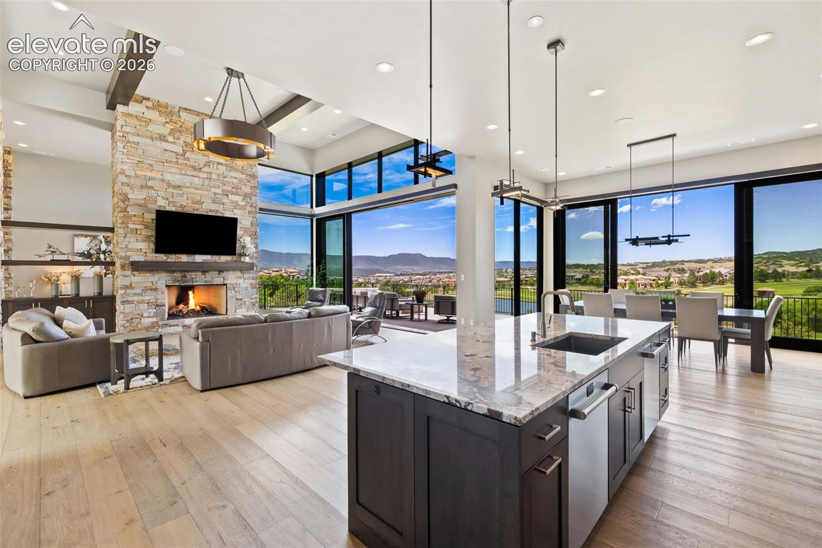 Listing photo 8 for 1484 Vine Cliff Heights