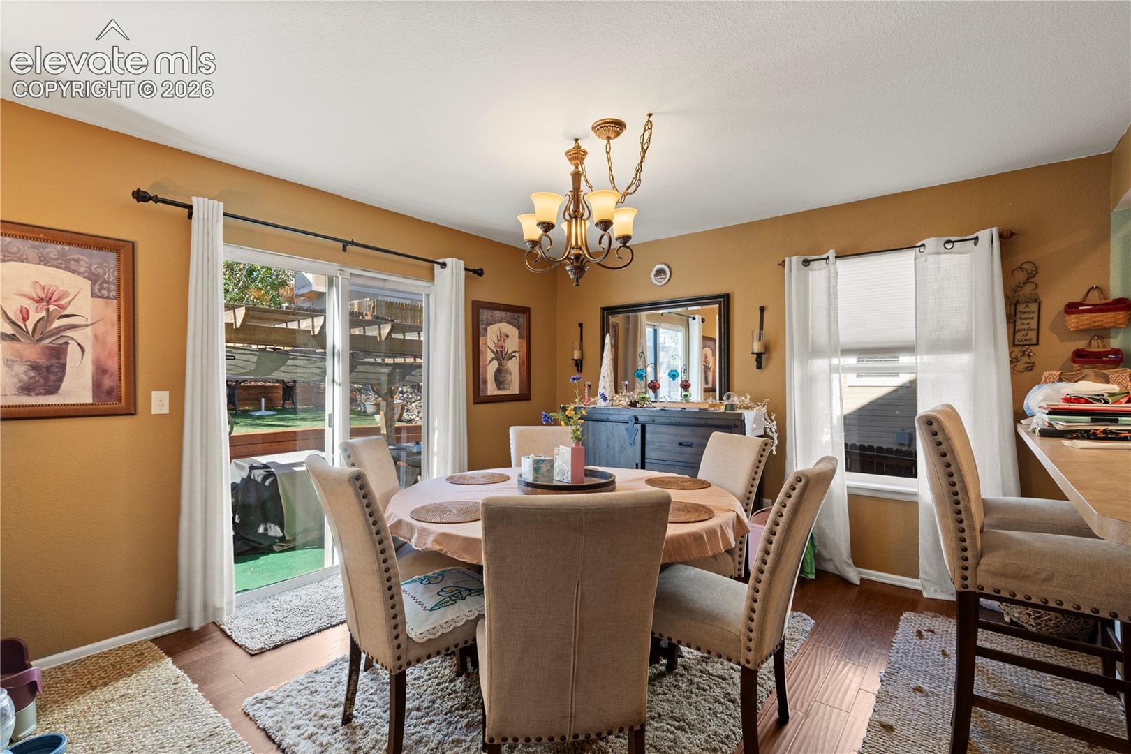 Listing photo 6 for 8234 Meadowcrest Drive