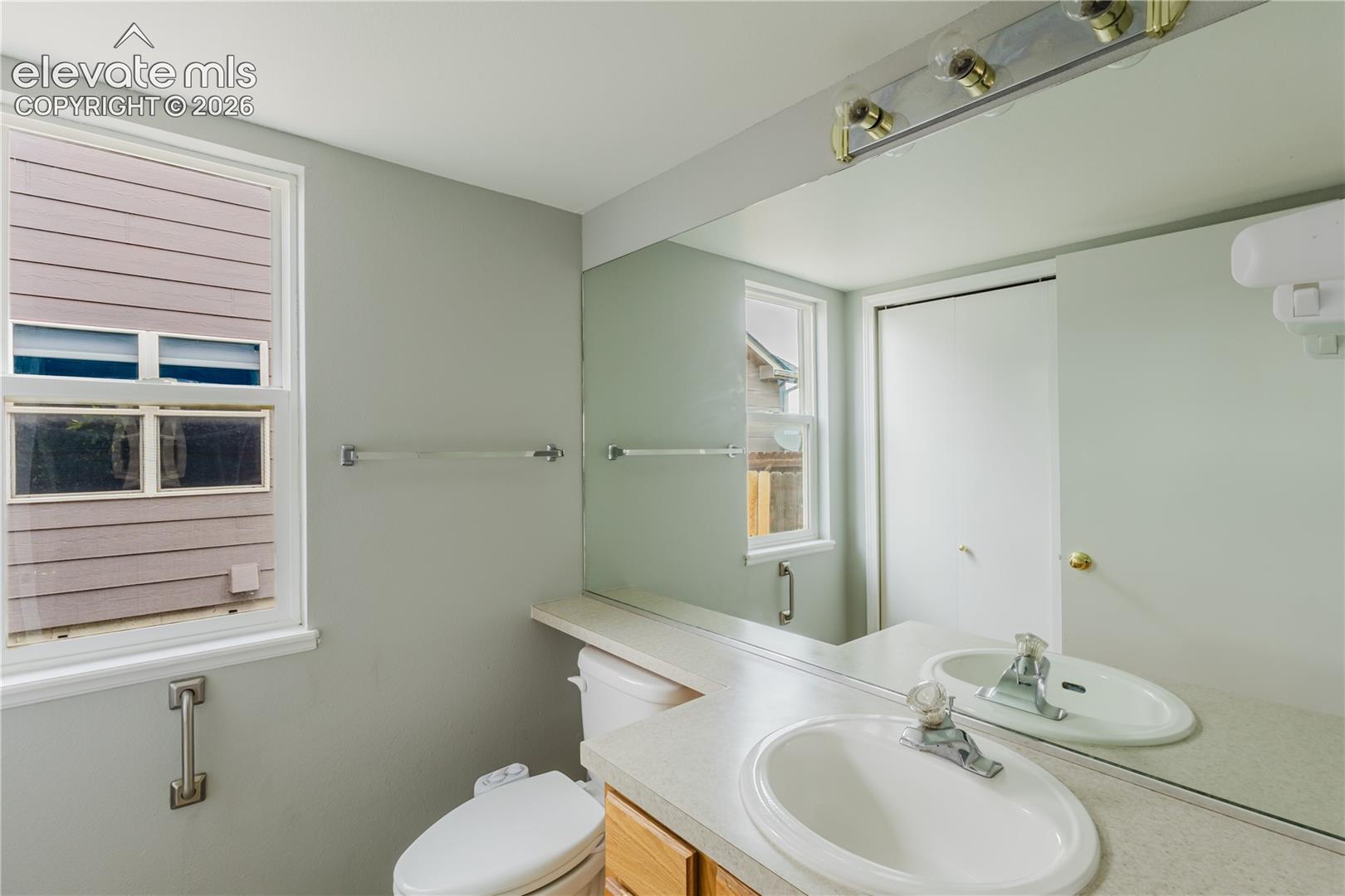 Listing photo 13 for 8156 Oliver Road