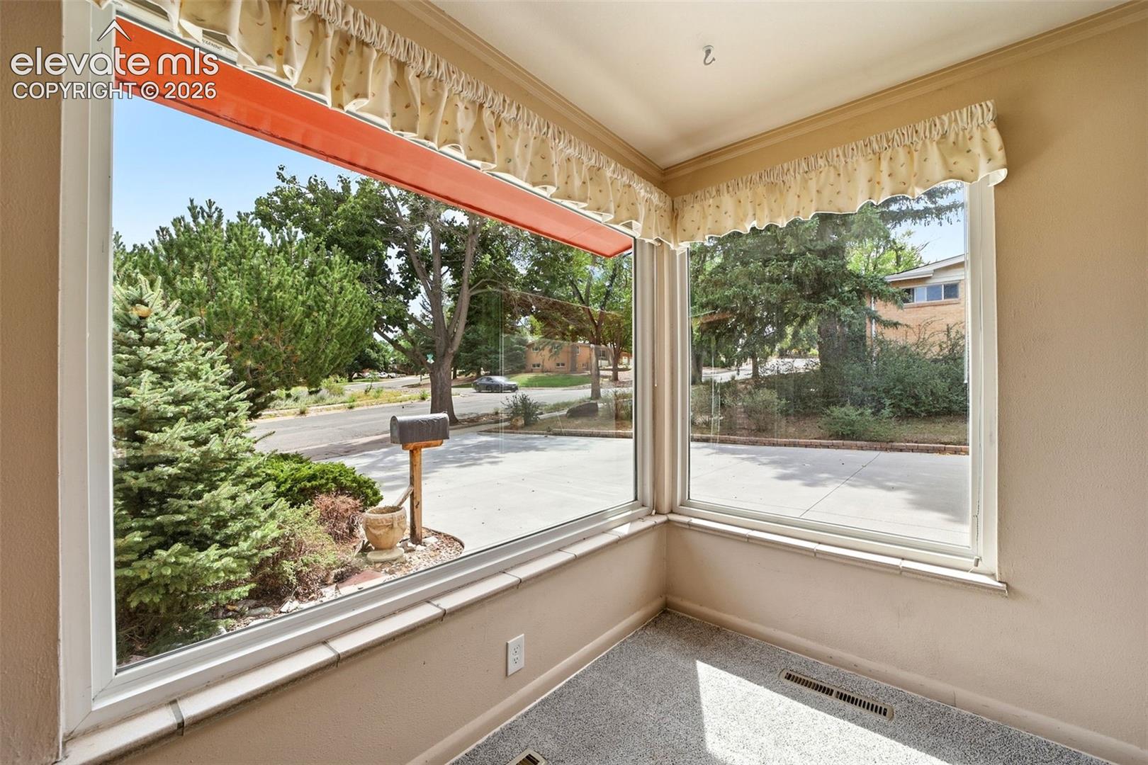 Listing photo 9 for 1406 Iowa Avenue