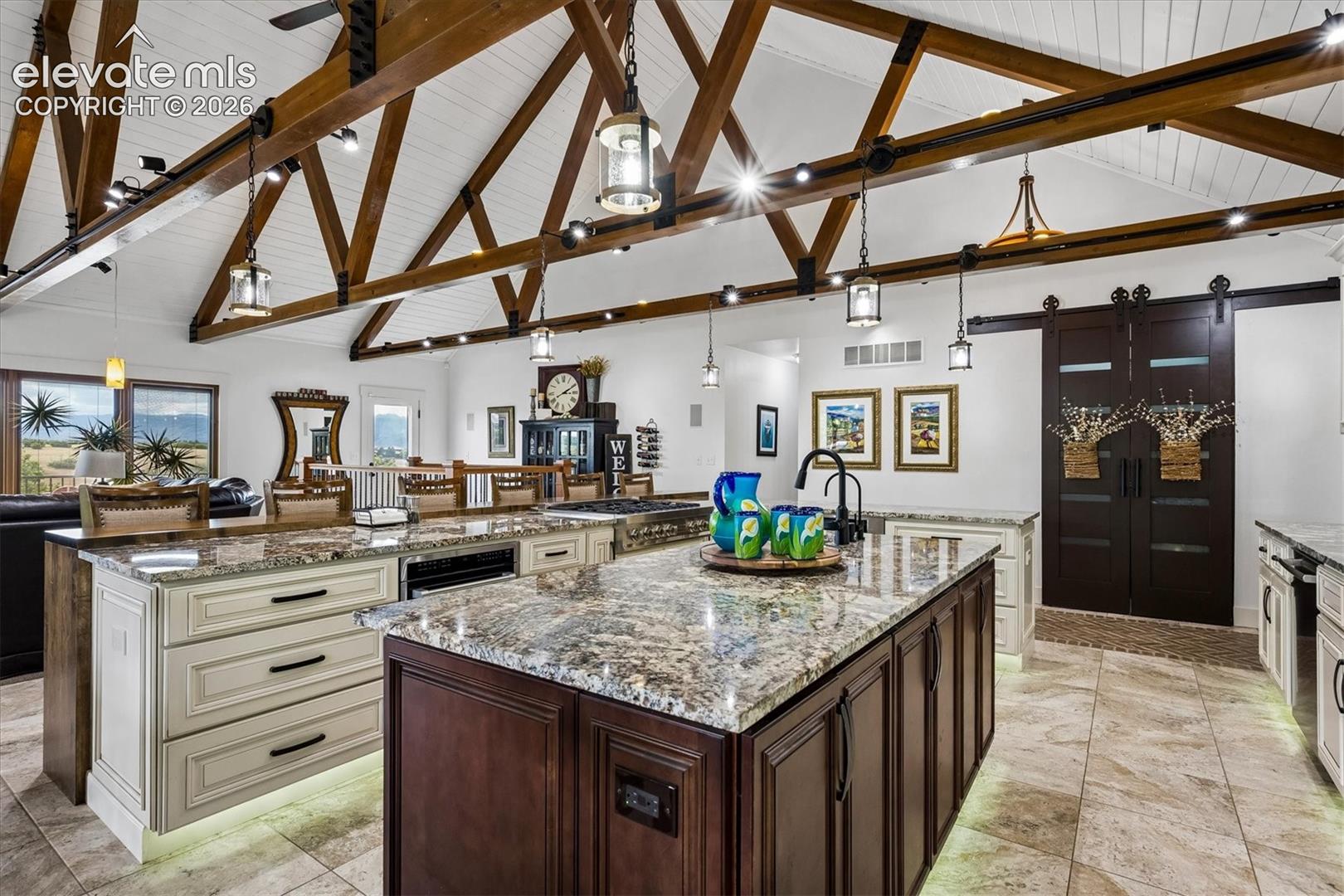 Listing photo 6 for 2464 W Wolfensberger Road