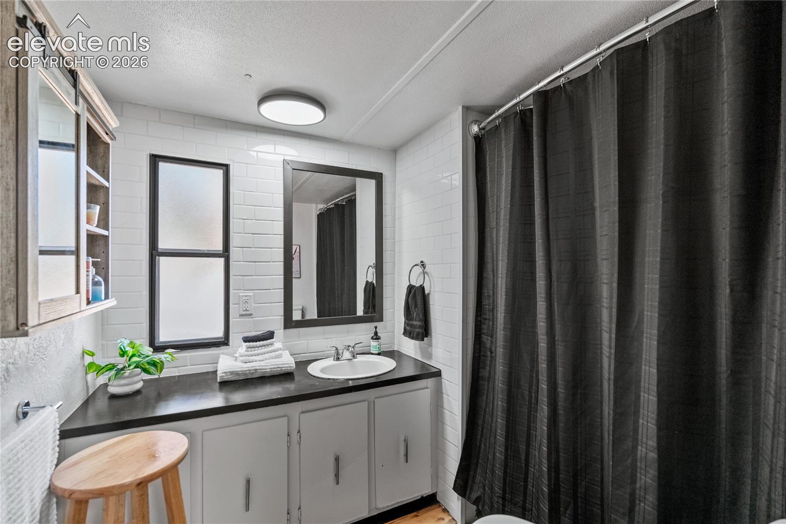 Listing photo 12 for 957 Arapahoe Drive