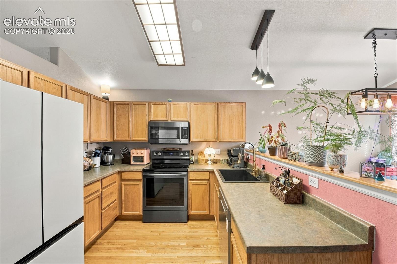Listing photo 6 for 8451 Shadow Run Lane