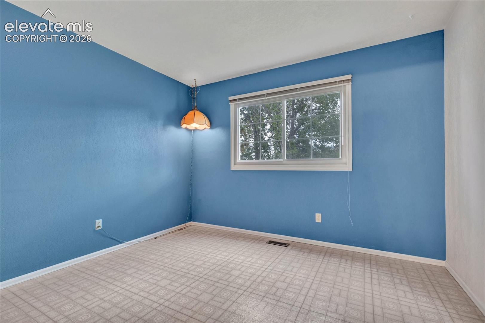 Listing photo 13 for 1405 Vondelpark Drive
