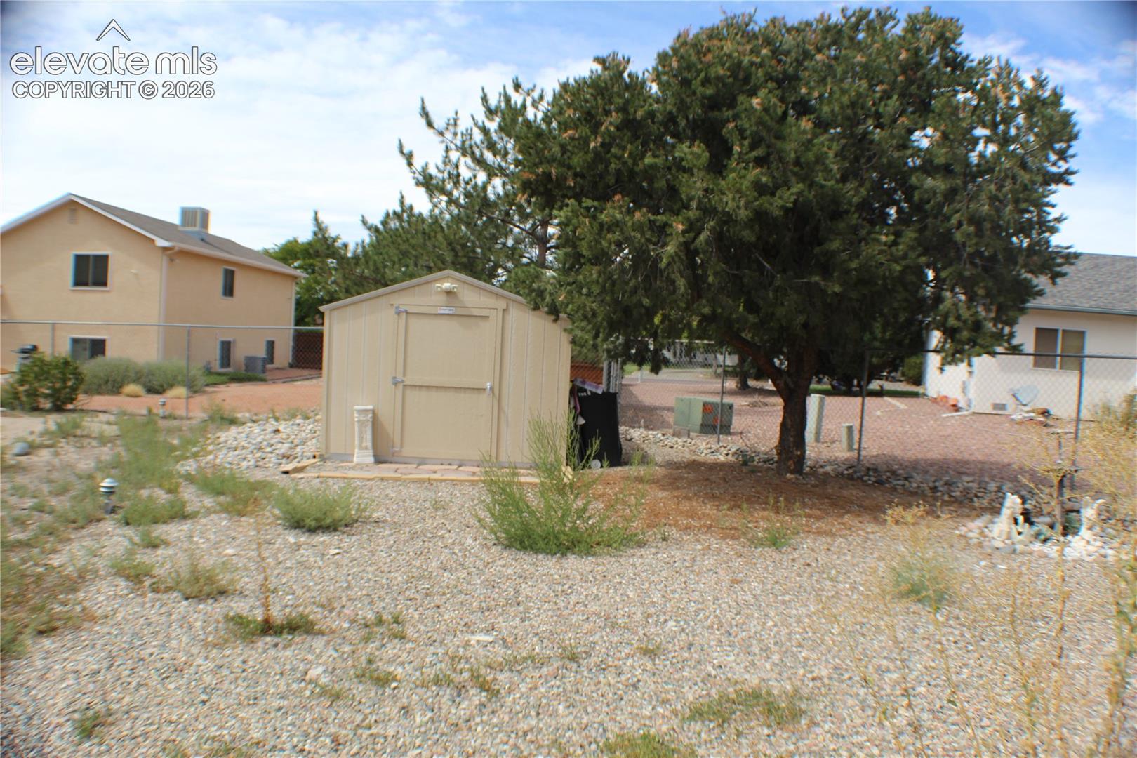 Listing photo 16 for 321 W Birdie Drive