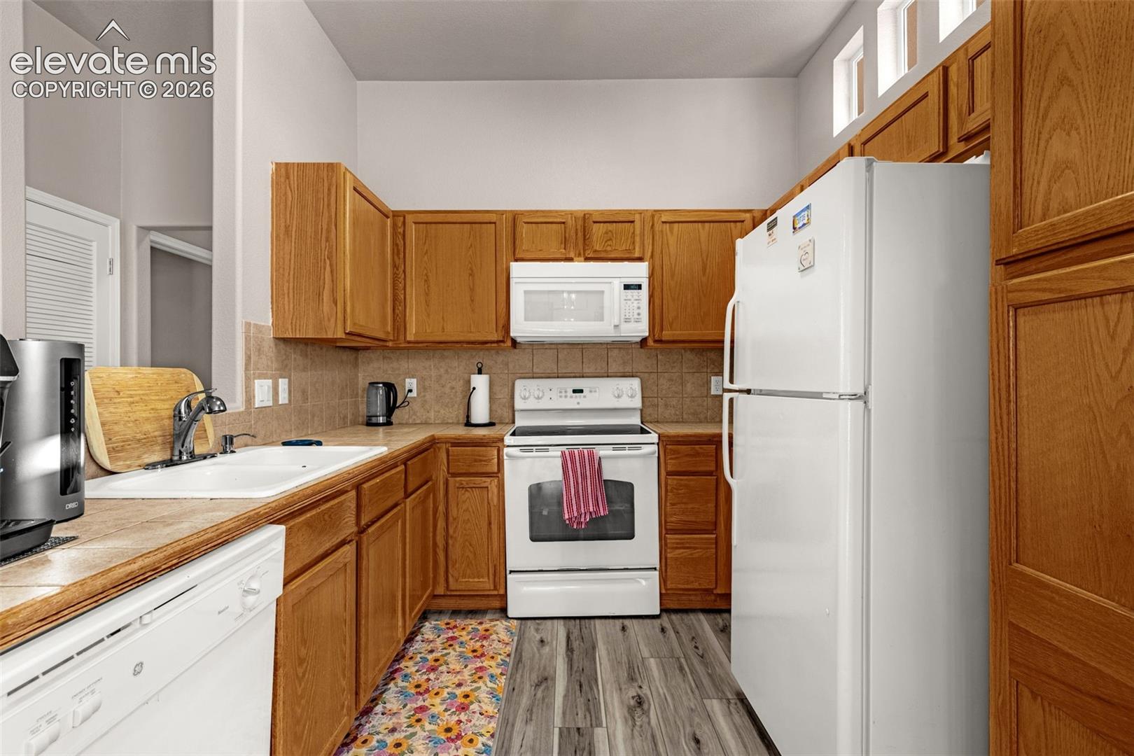 Listing photo 10 for 7086 Sand Crest View