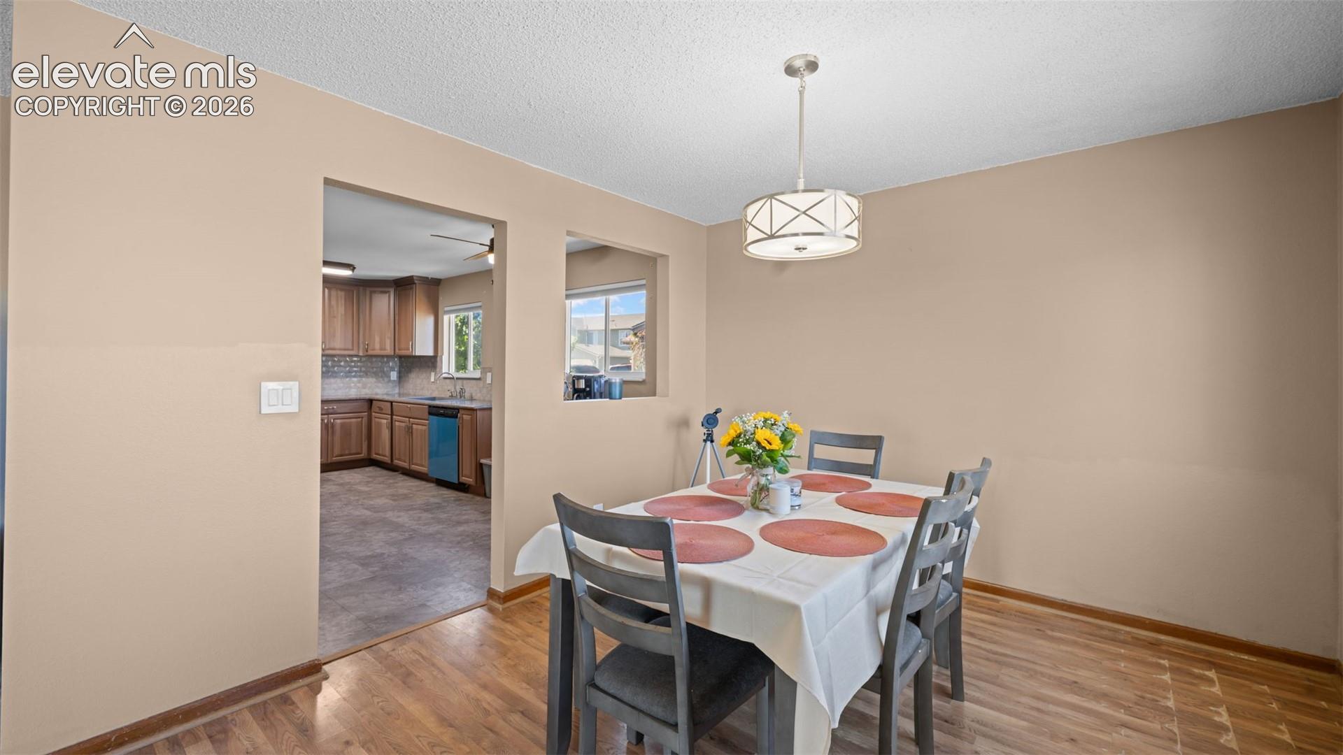 Listing photo 10 for 1180 Goodview Court