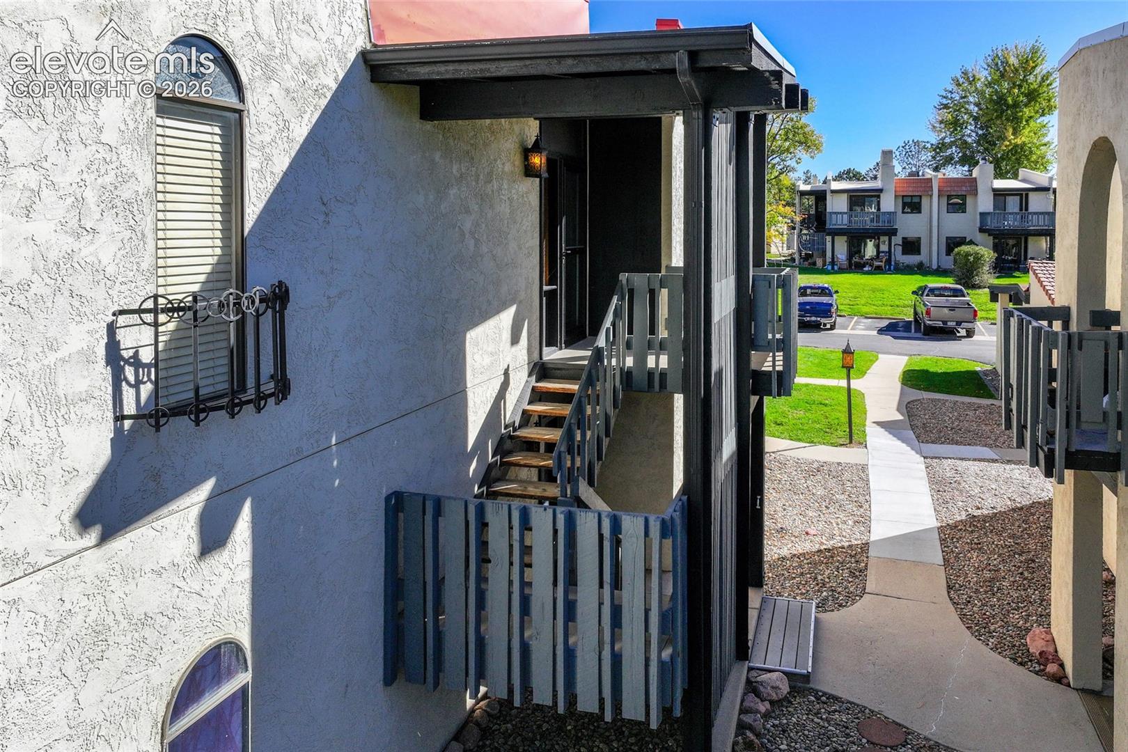 Listing photo 7 for 1062 Fontmore Road C