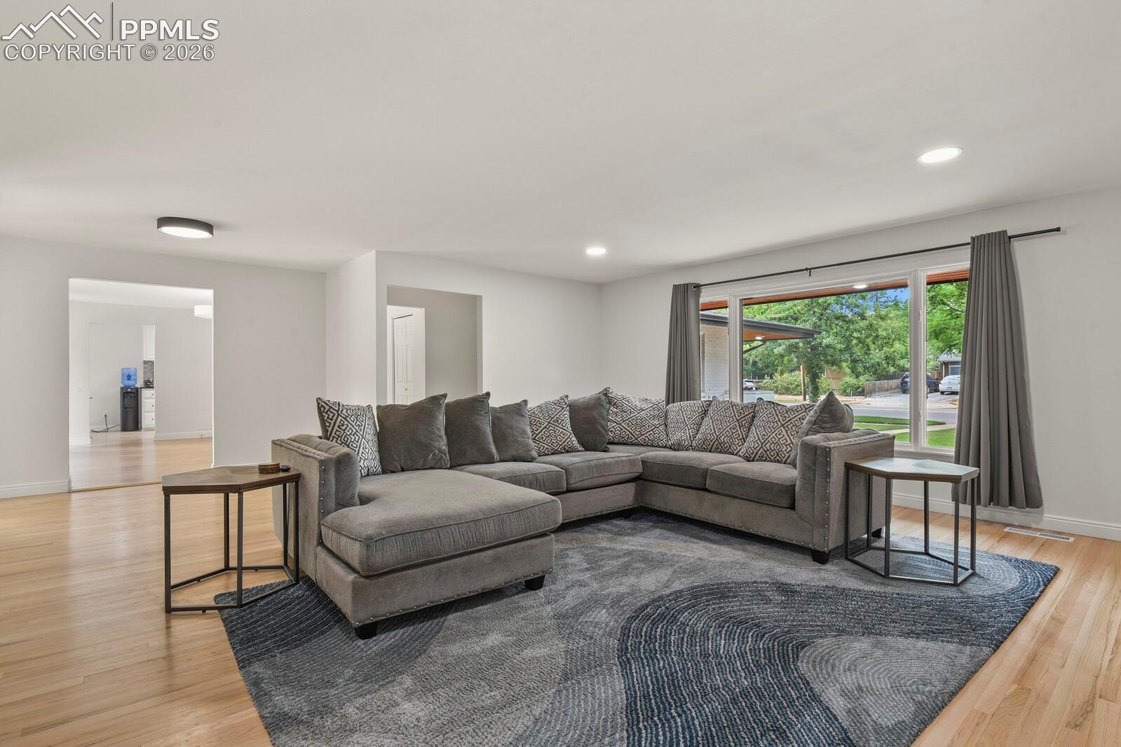 Listing photo 23 for 691 S Holly Street