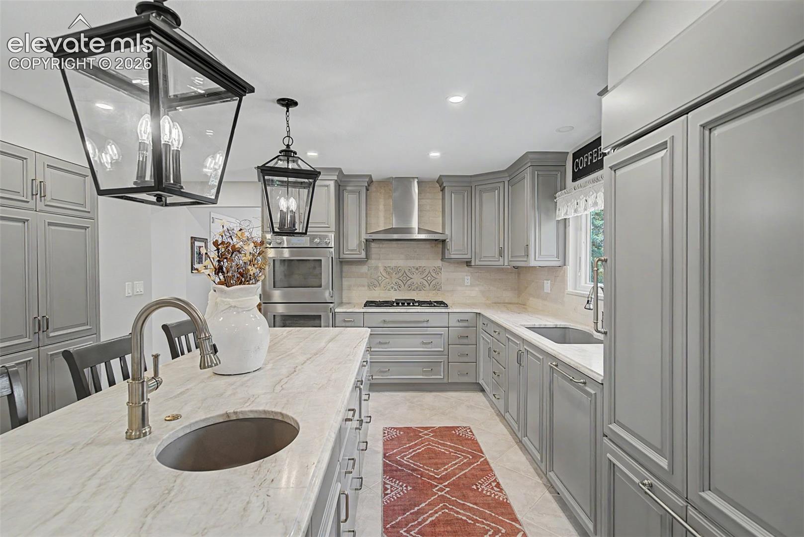 Listing photo 13 for 216 W Cheyenne Mountain Boulevard