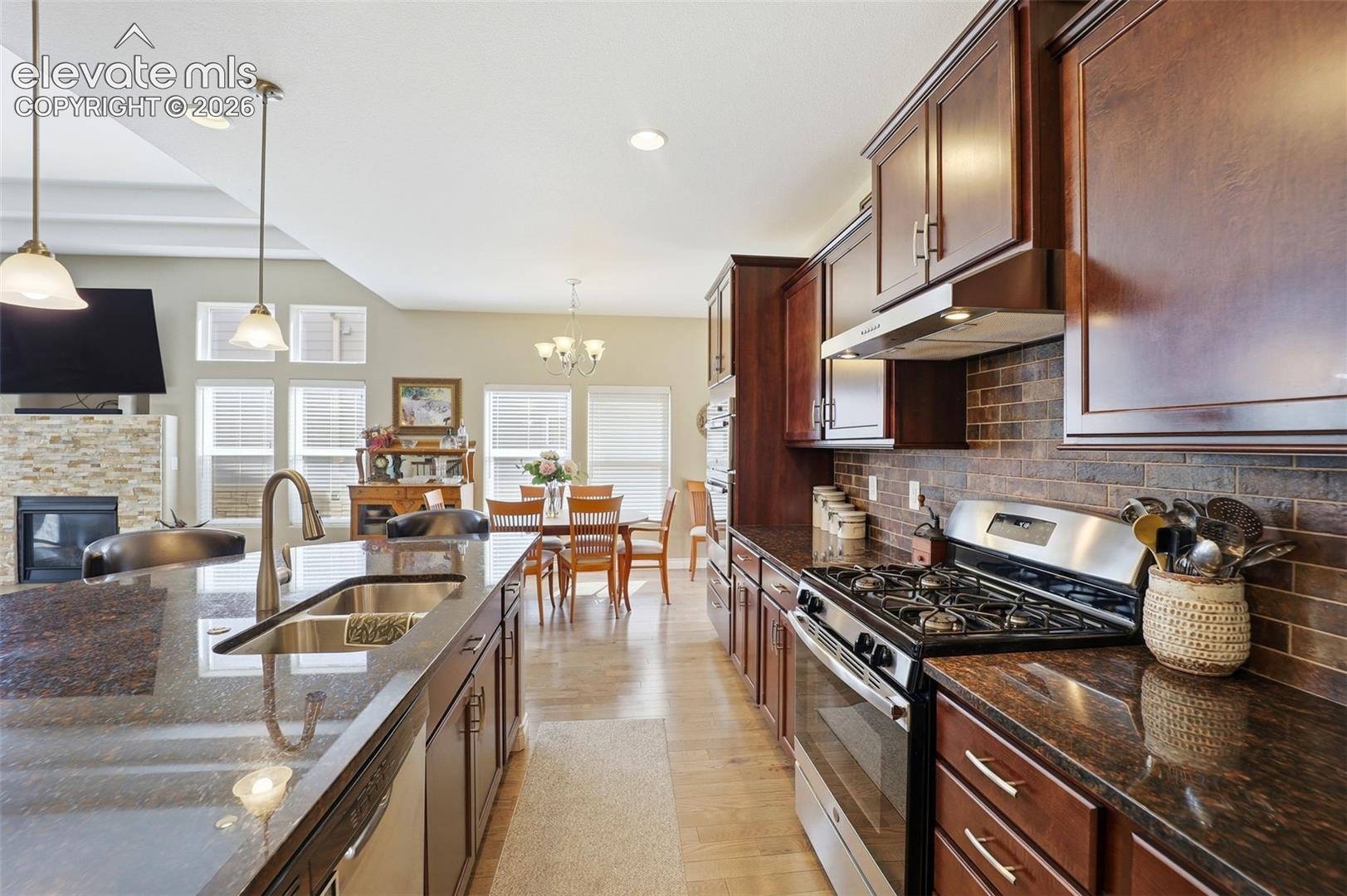 Listing photo 6 for 9982 Golf Crest Drive