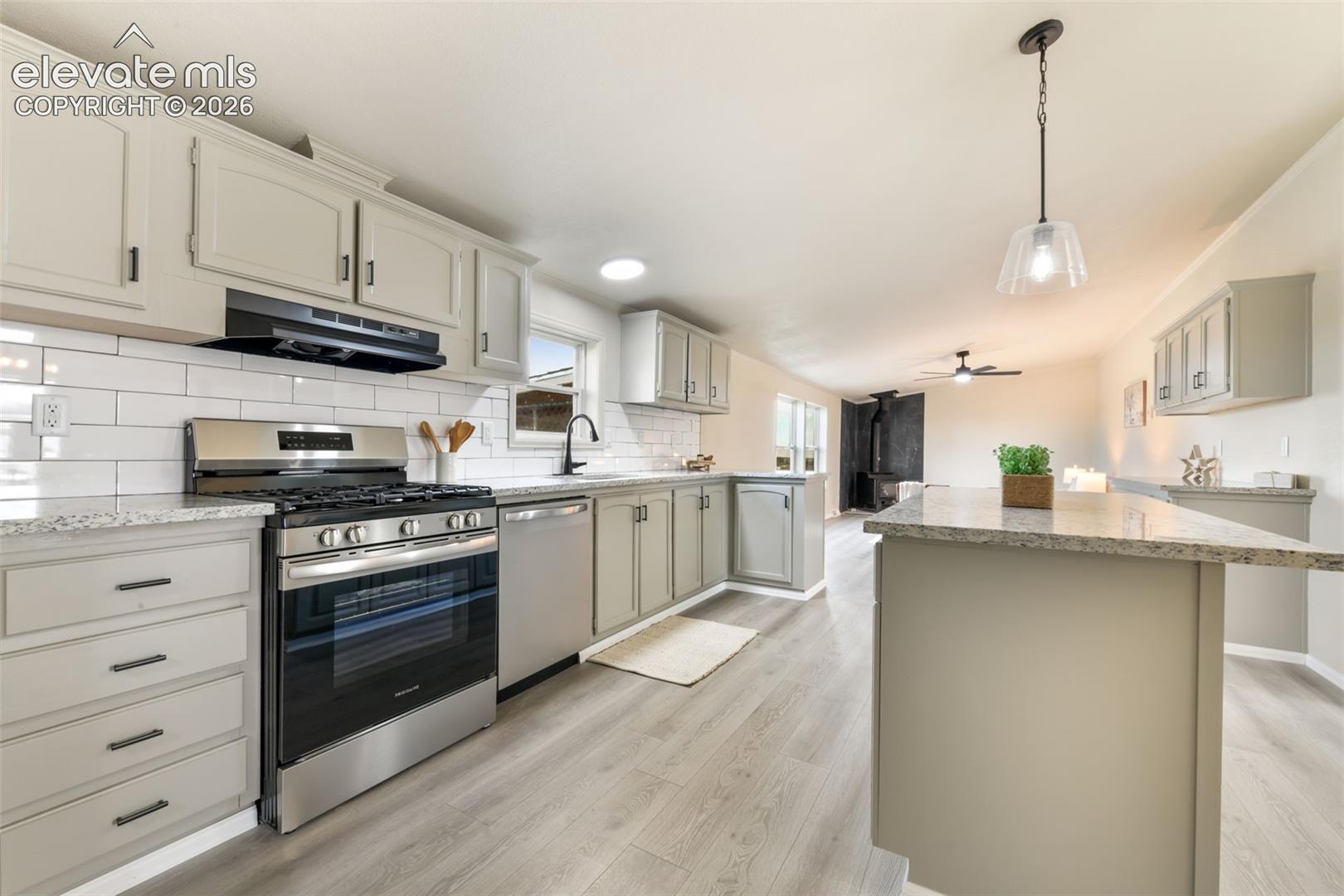 Listing photo 11 for 15054 Pamela Way