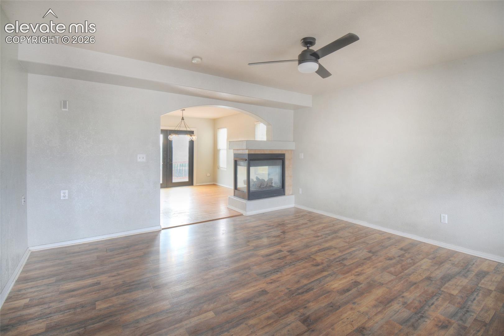 Listing photo 3 for 1042 Cailin Way