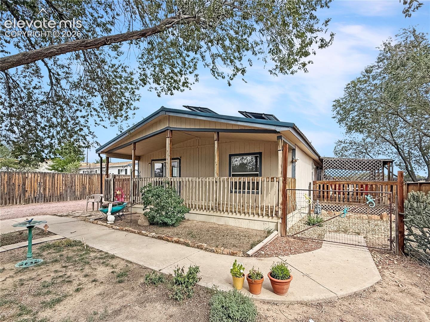Listing photo 3 for 2620 Lowell Avenue