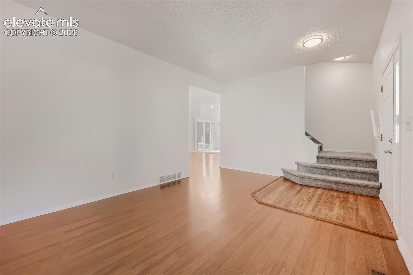 Listing photo 7 for 437 Kearney Avenue
