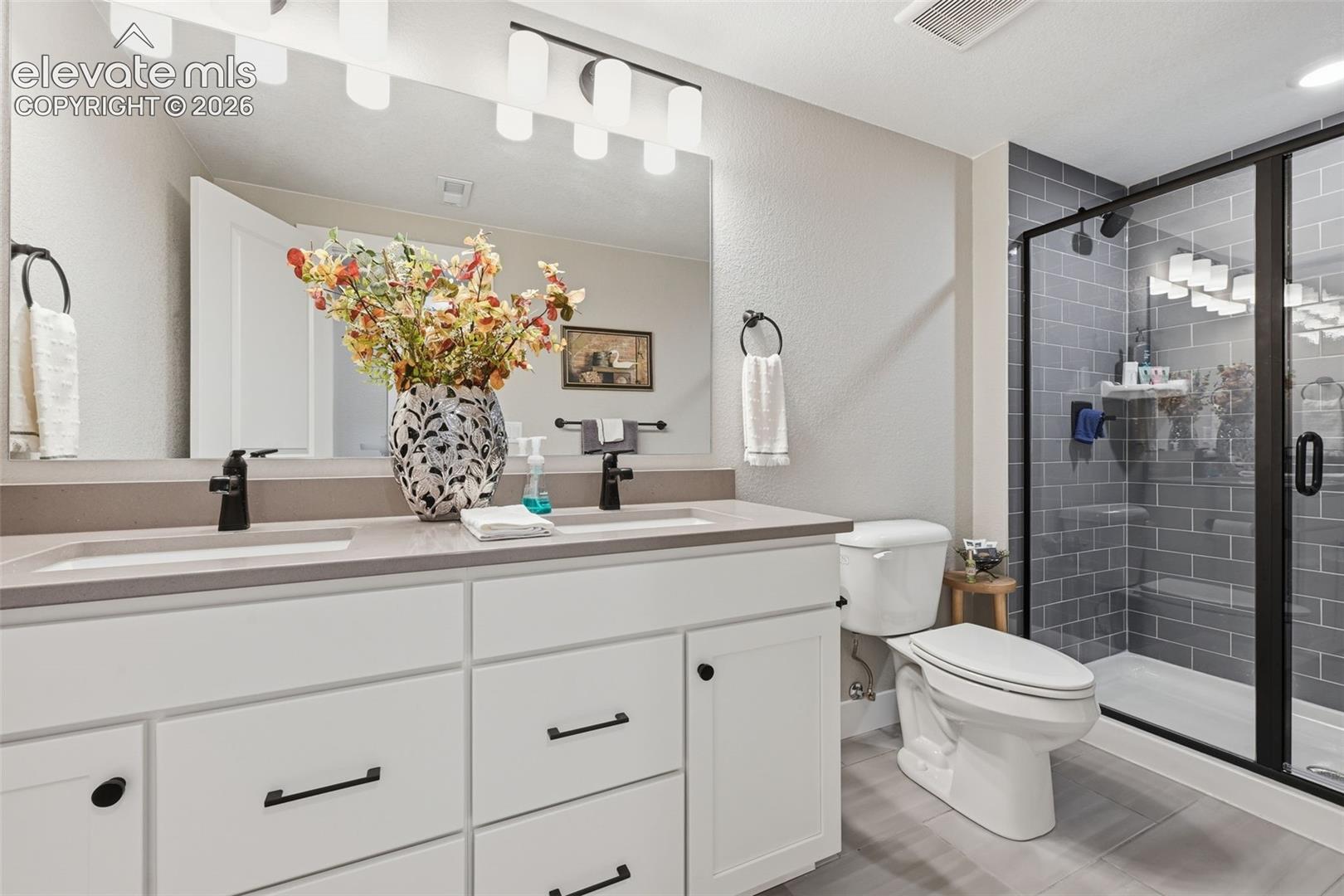 Listing photo 32 for 16300 Monument Rock Court
