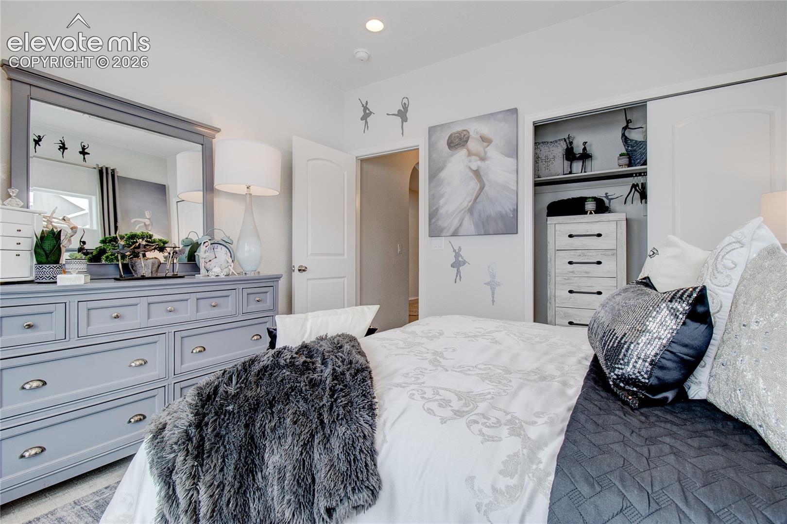 Listing photo 5 for 9116 Buffaloberry Drive