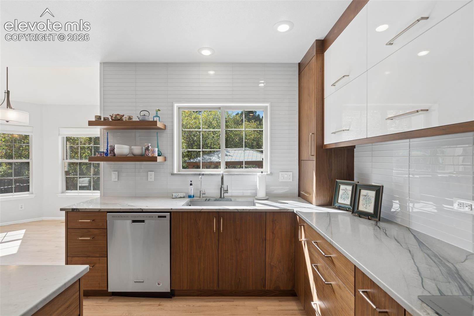 Listing photo 13 for 5830 Broadmoor Bluffs Drive