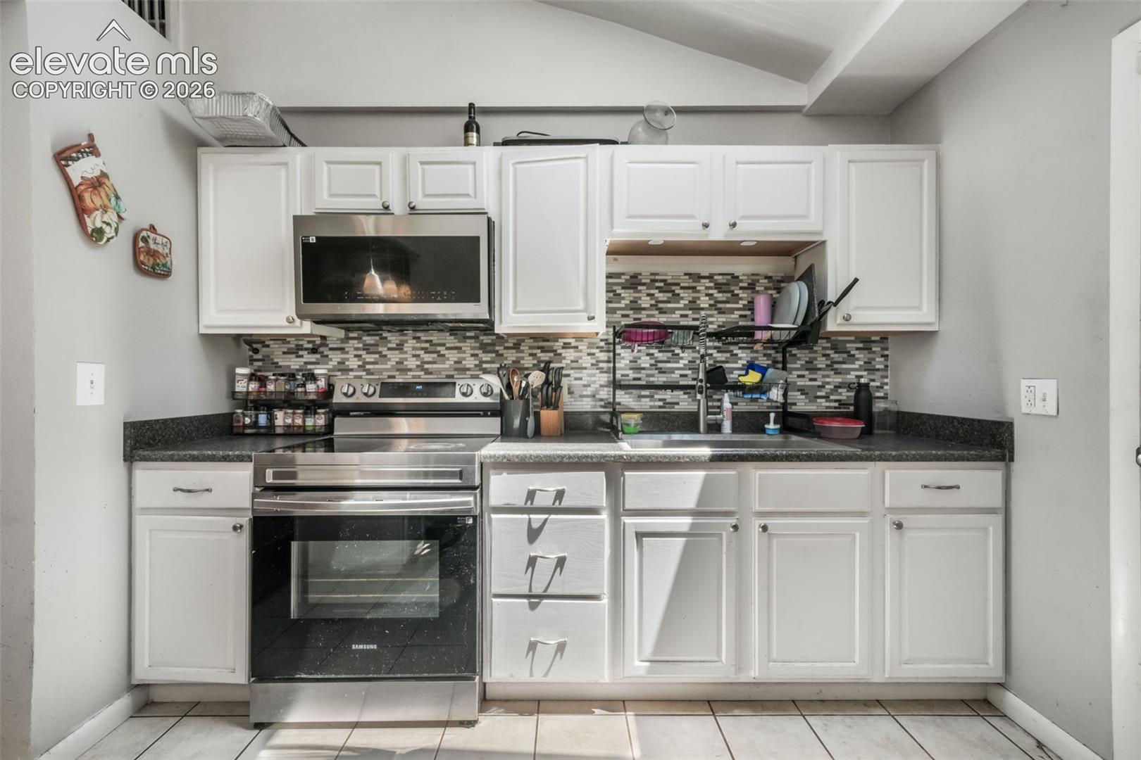 Listing photo 12 for 3506 Lancaster Drive