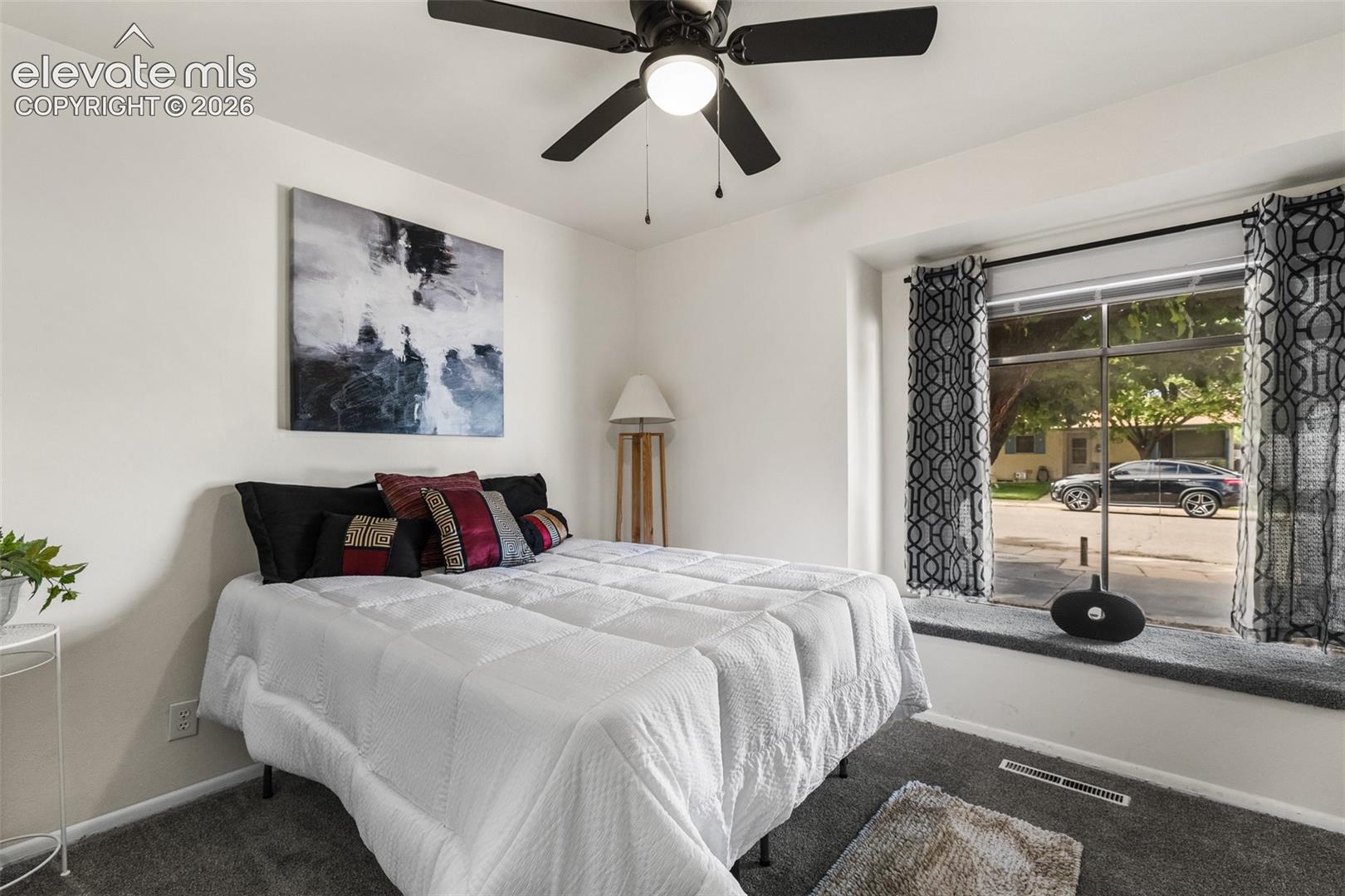 Listing photo 15 for 1818 Maplewood Drive