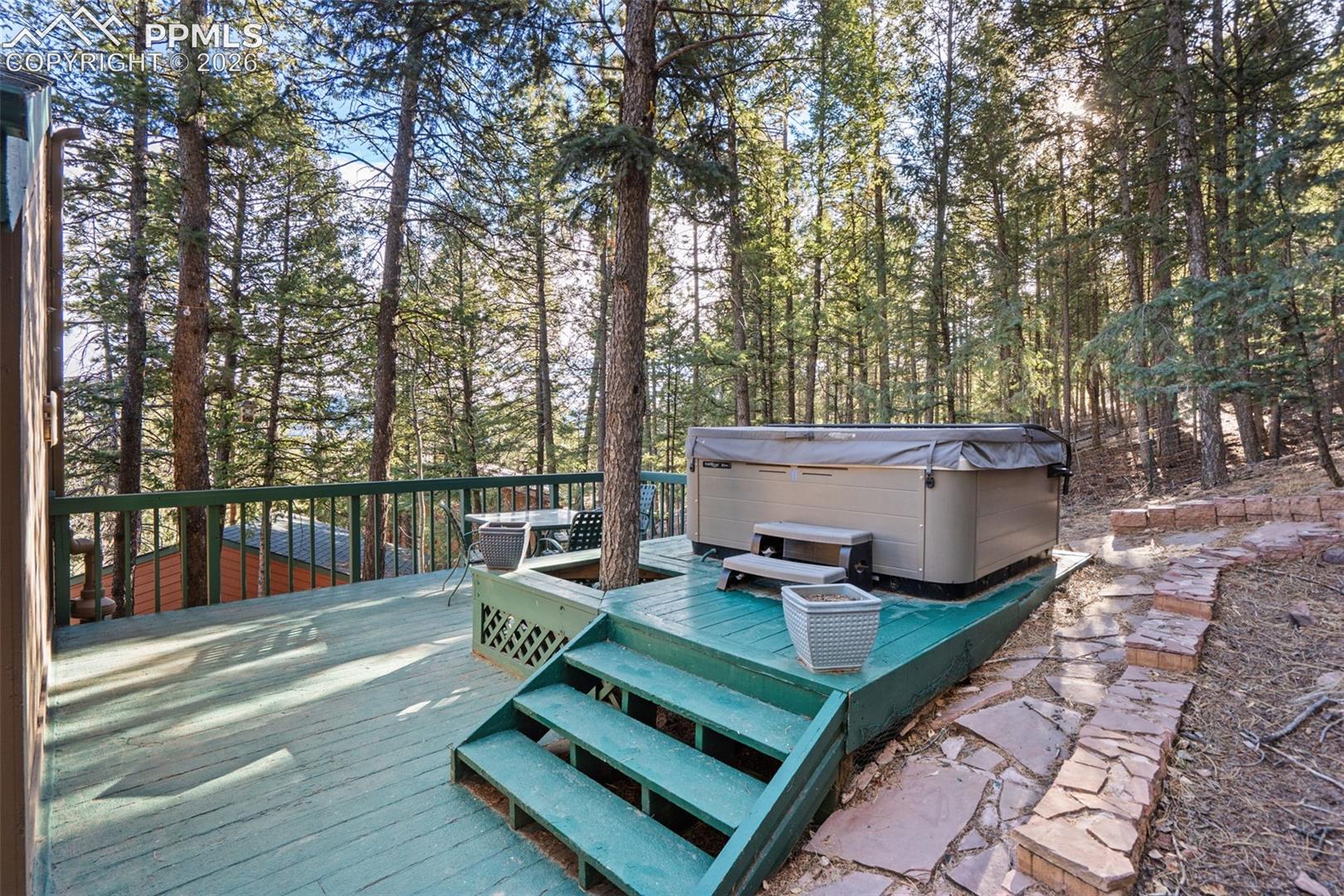 Listing photo 25 for 464 Evergreen Court