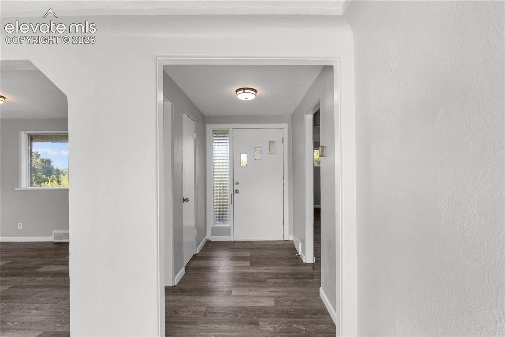 Listing photo 5 for 1606 Navajo Circle