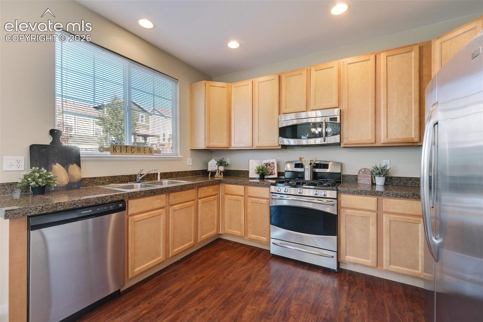 Listing photo 3 for 7752 Blue Vail Way