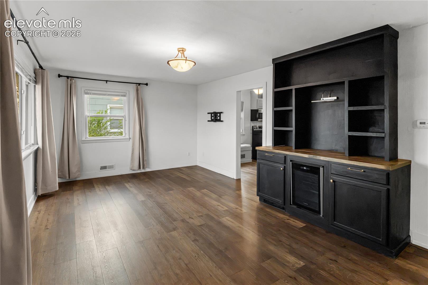 Listing photo 3 for 1220 E Fountain Boulevard