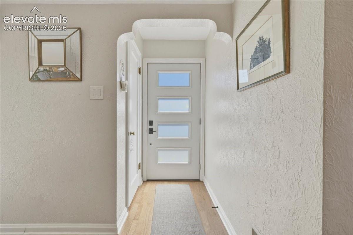 Listing photo 6 for 1510 N El Paso Street