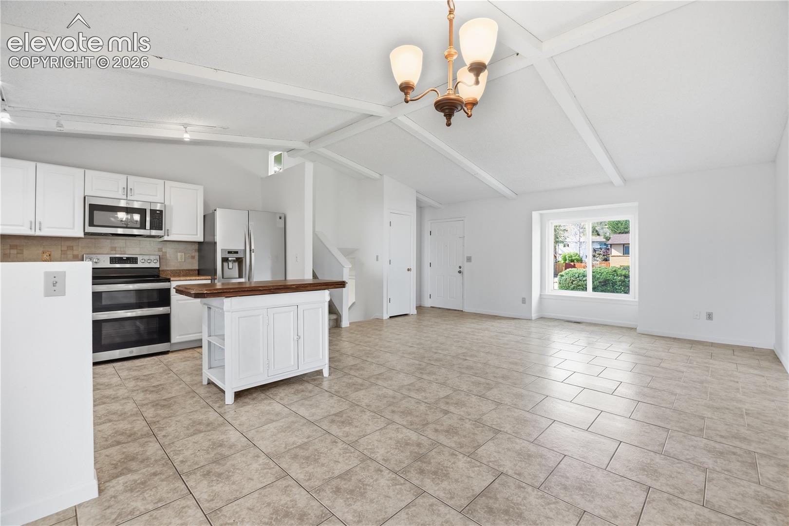 Listing photo 8 for 912 Amsterdam Drive