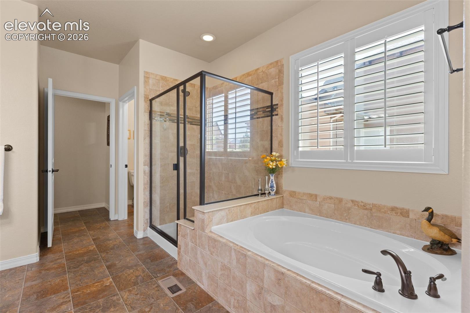 Listing photo 23 for 1168 Old North Gate Road