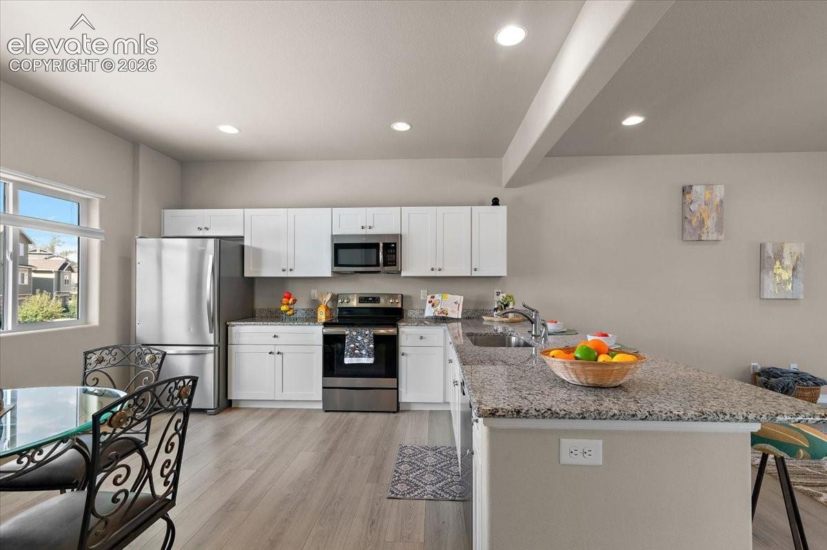 Listing photo 7 for 833 Grissom Drive