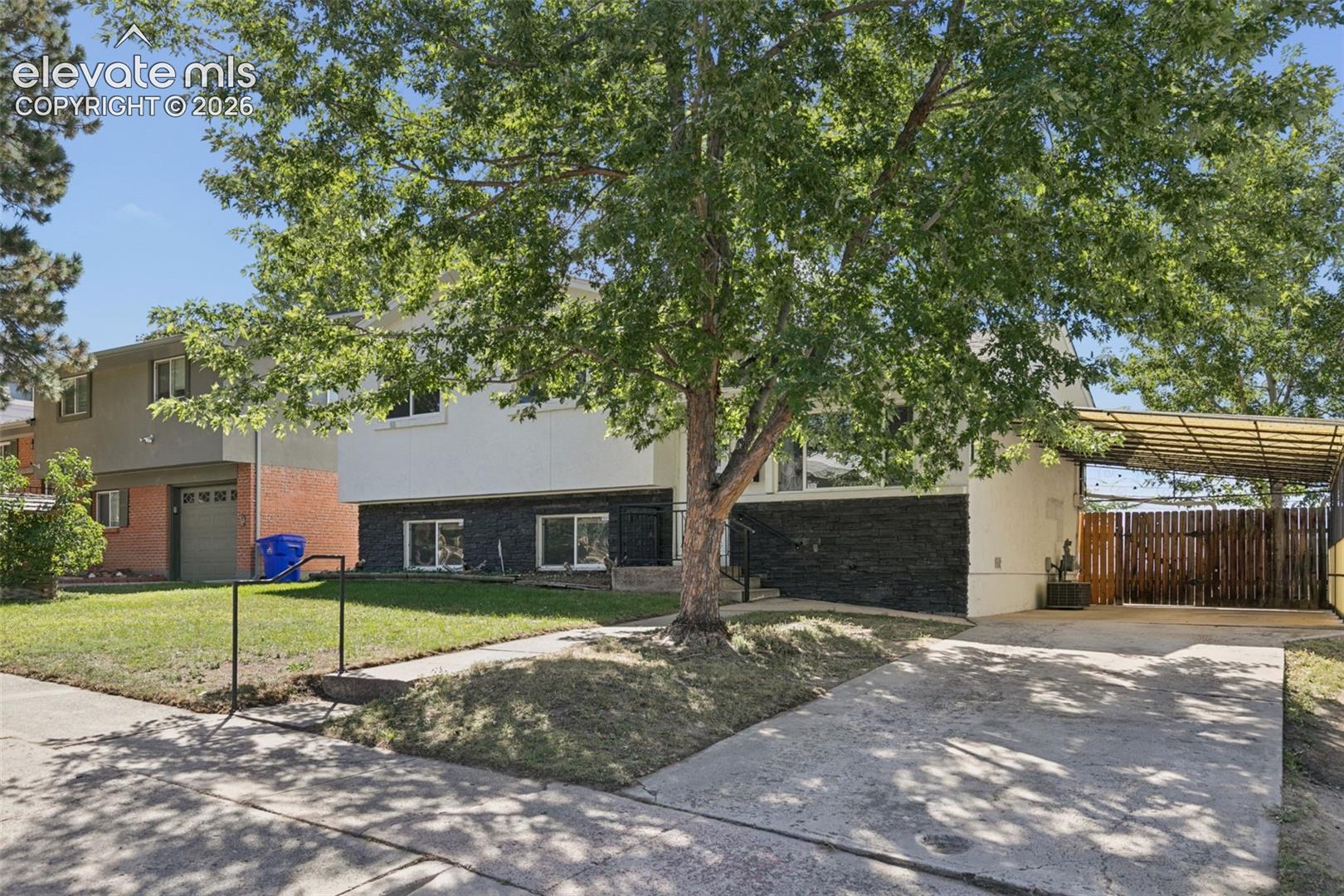 Listing photo 3 for 1501 Newcastle Street