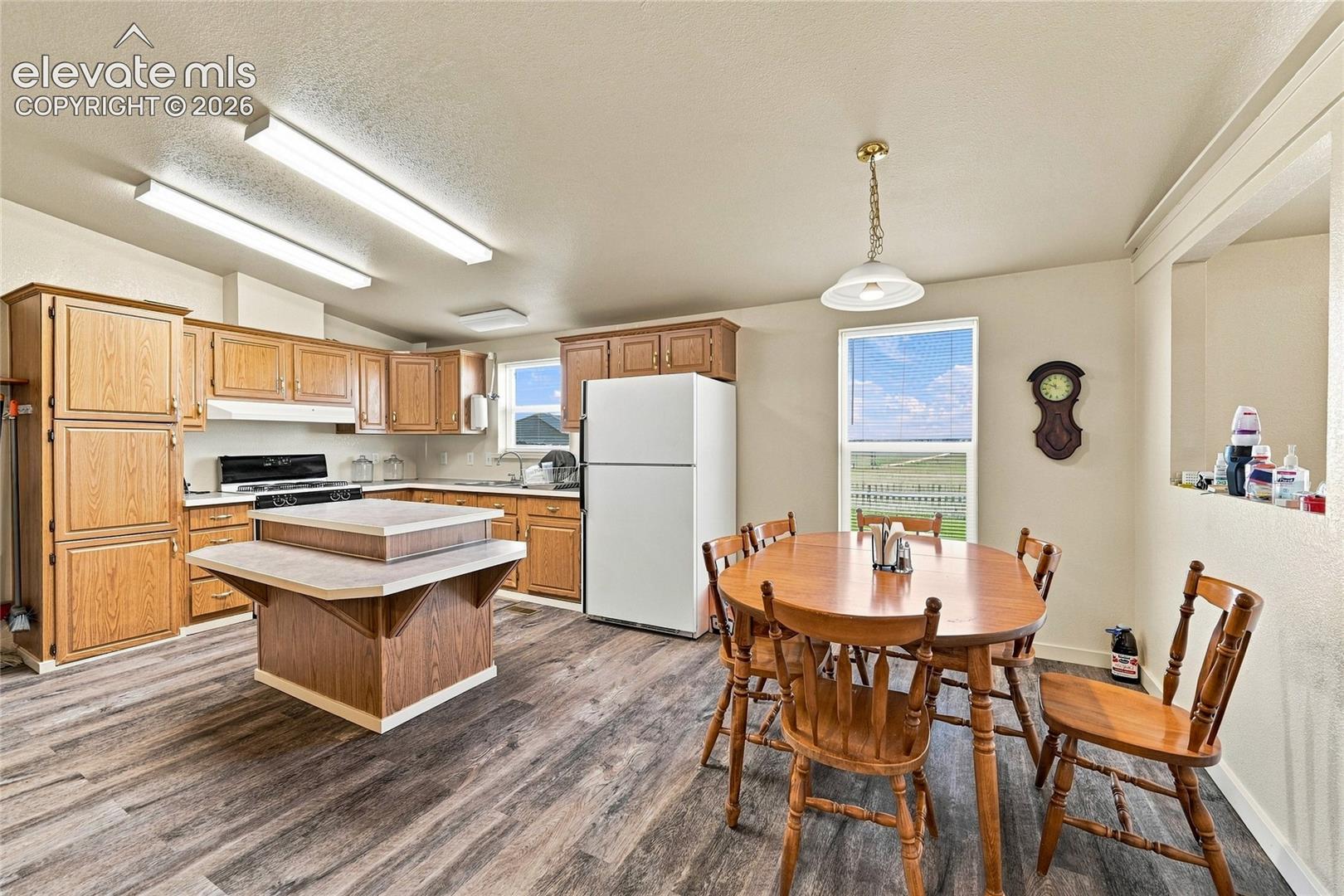 Listing photo 7 for 1497 County Road S
