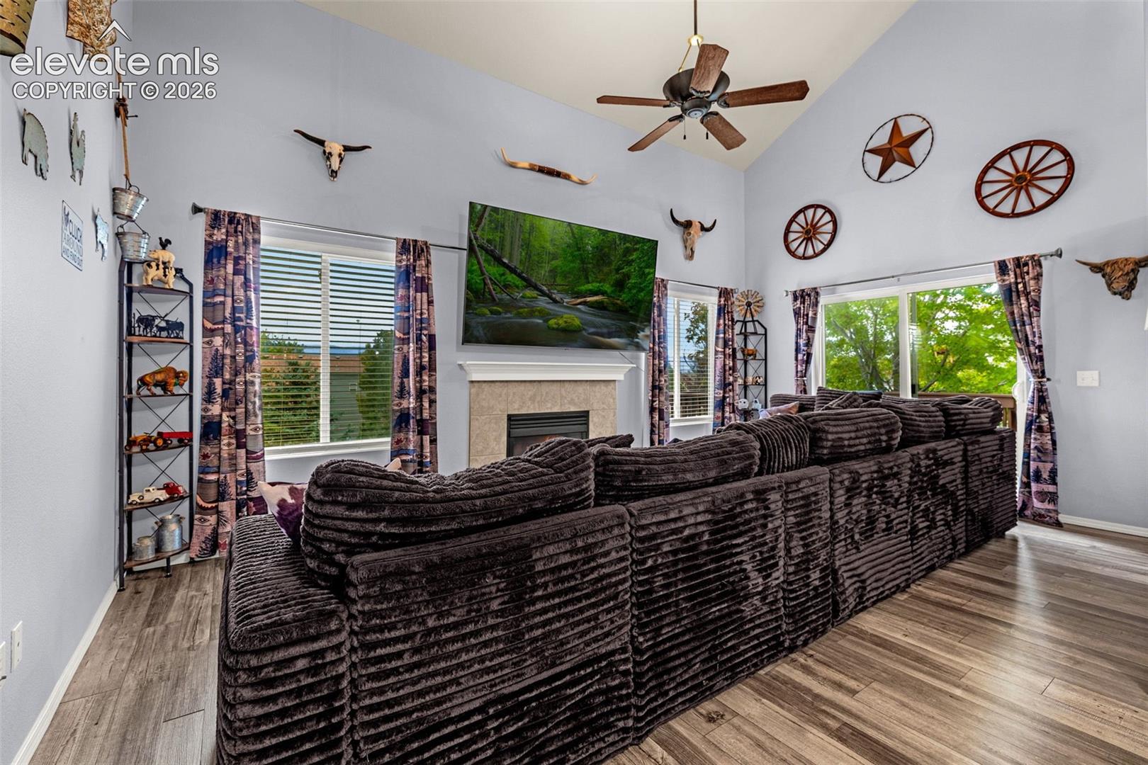 Listing photo 11 for 15628 Dawson Creek Drive