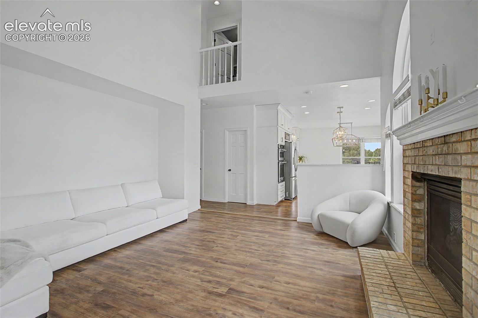 Listing photo 10 for 8335 Ashford Court