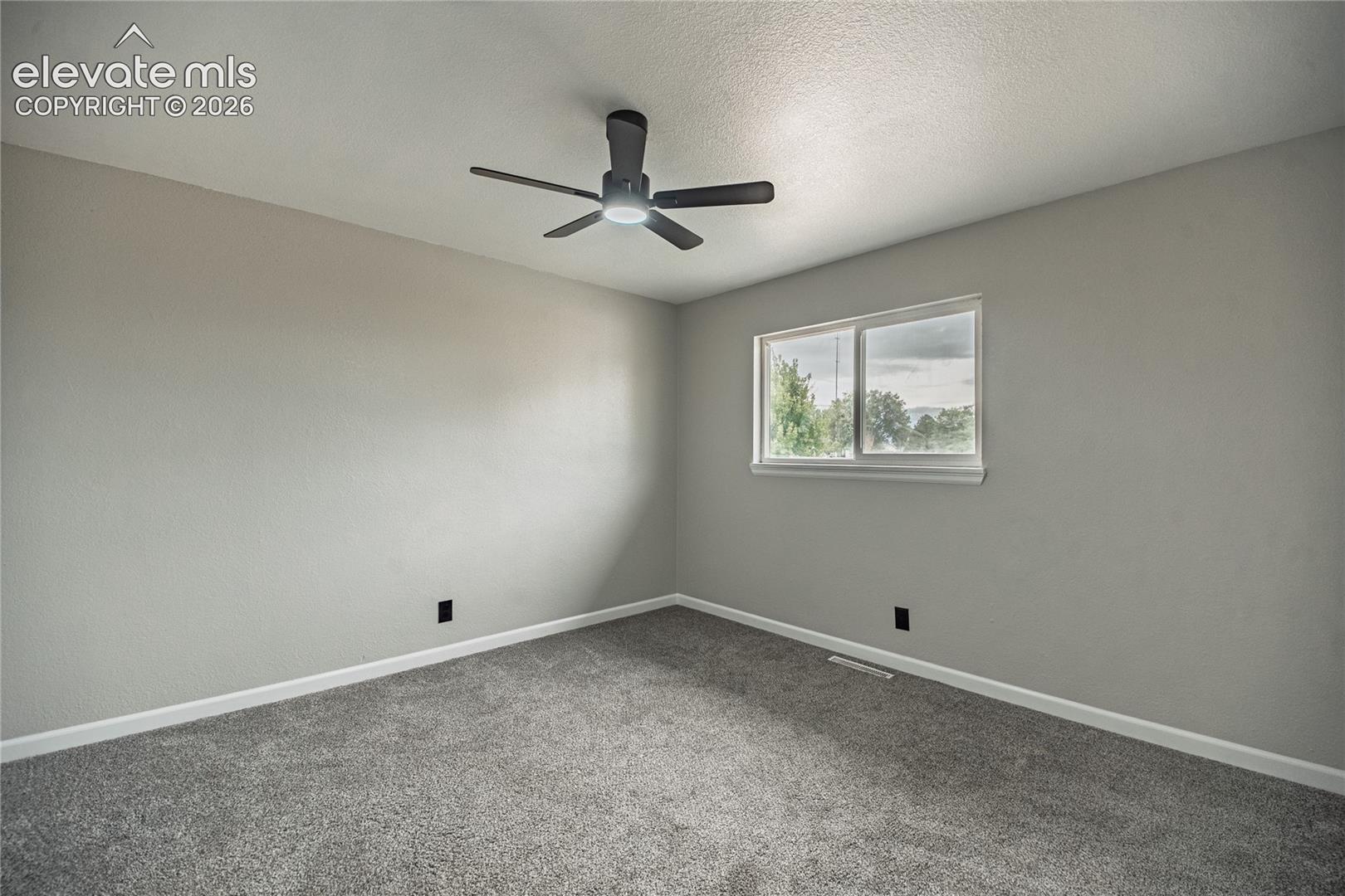 Listing photo 18 for 3816 Devonshire Lane