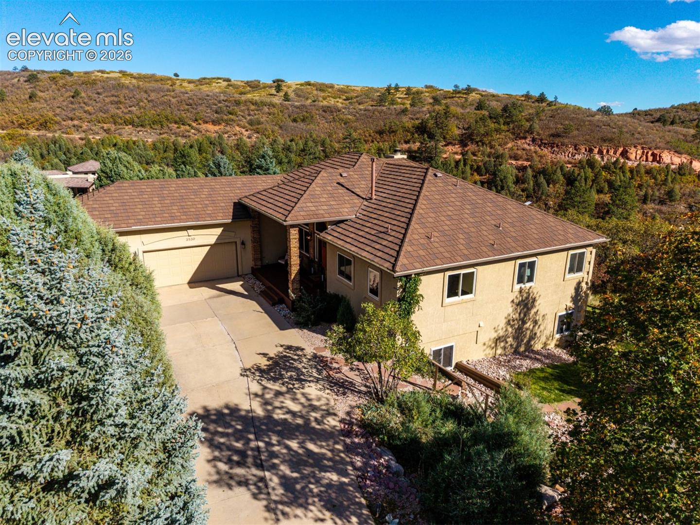 Listing photo 2 for 3530 Twisted Oak Circle