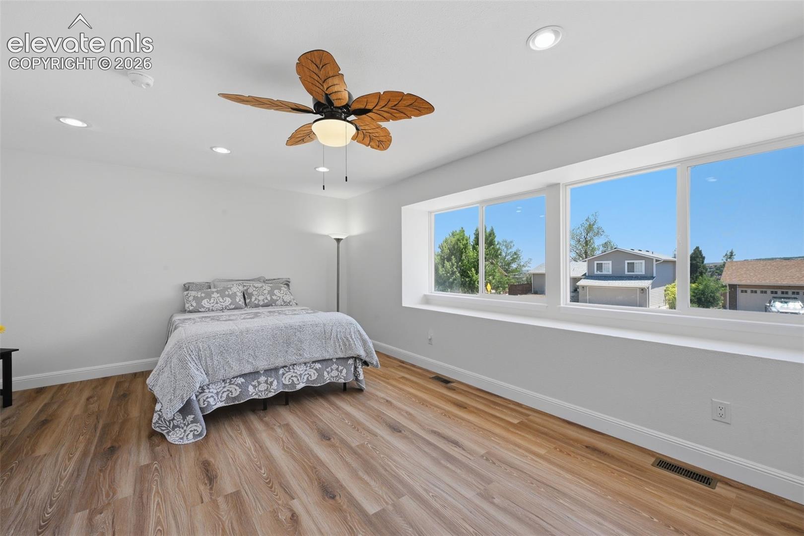 Listing photo 25 for 780 Bayfield Drive