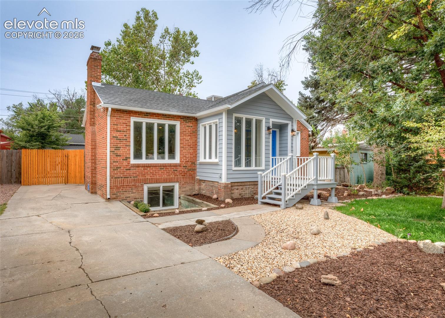 Listing photo 2 for 1306 W Abriendo Avenue