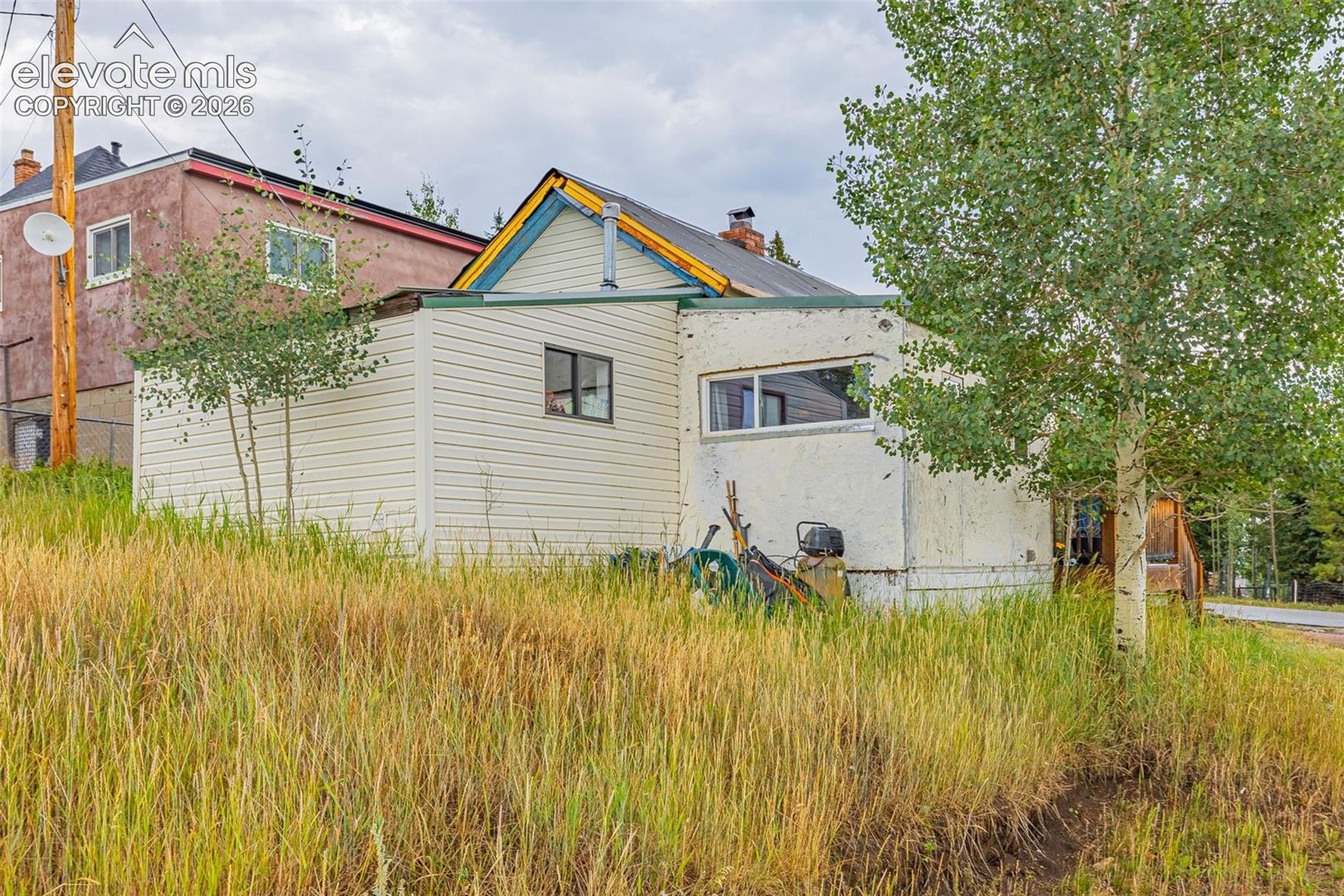 Listing photo 22 for 207 W Eaton Avenue