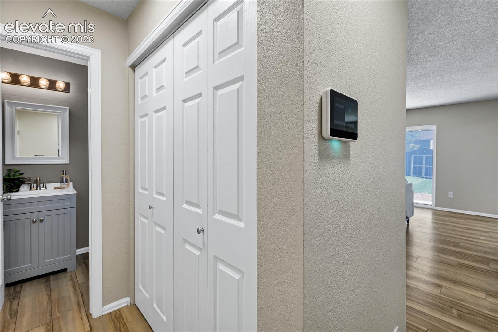 Listing photo 10 for 848 Regent Court
