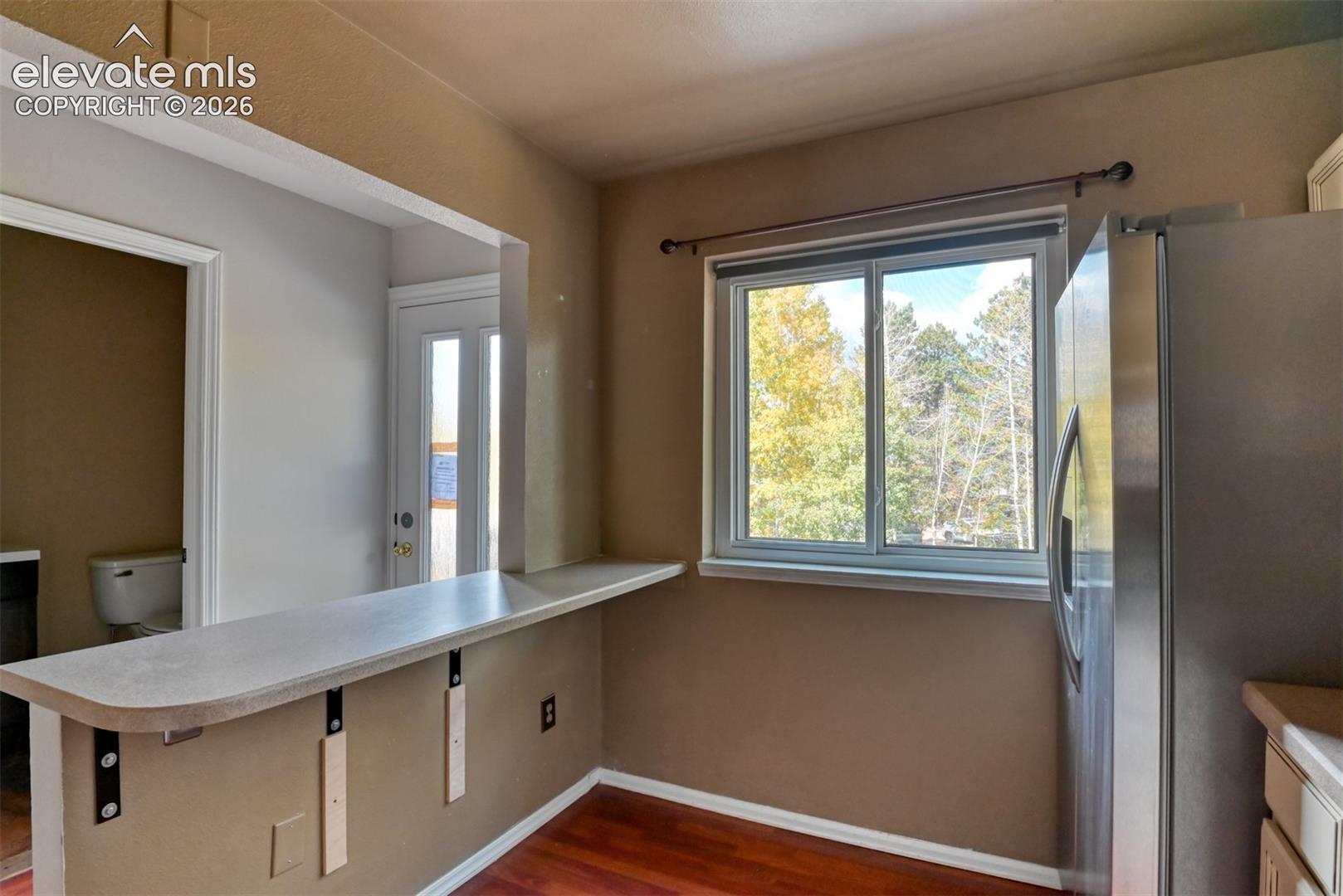 Listing photo 10 for 590 Manor Court B