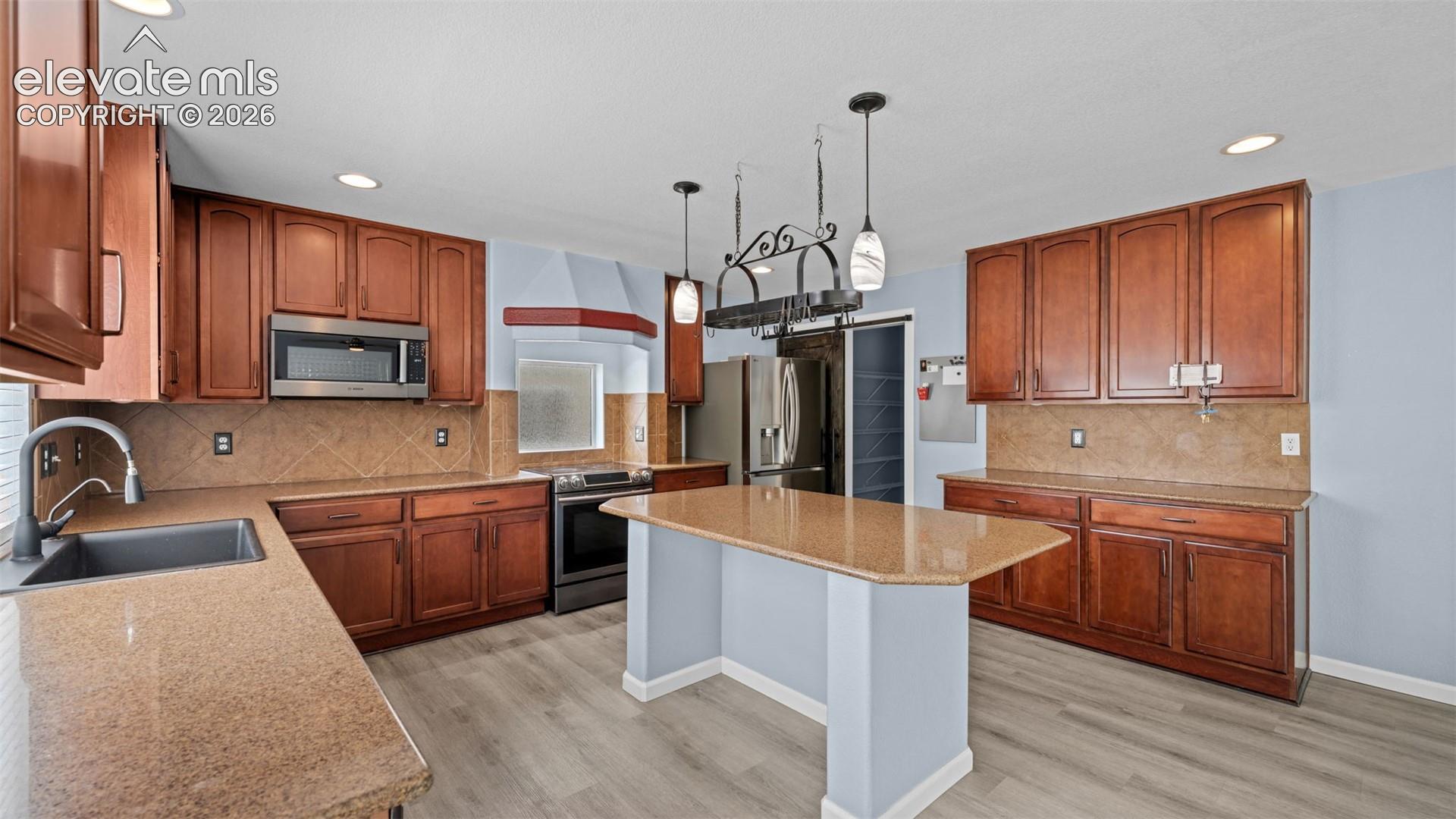 Listing photo 17 for 7915 Bonfire Trail